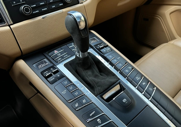 Porsche Macan cena 165800 przebieg: 63434, rok produkcji 2018 z Gąbin małe 631